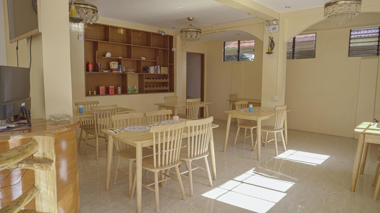 Speed 8 Inn Moalboal Exterior photo